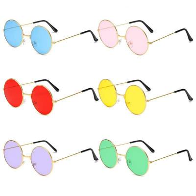 Runde Retro-Sonnenbrille. Bunte, trendige Brille mit rundem Rahmen. Farbige Gläser. Prince-Brille