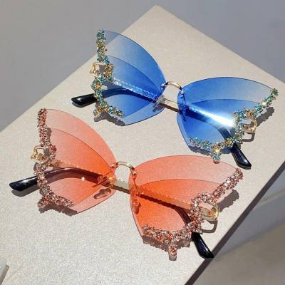 Novos óculos de sol europeus e americanos com borboletas incrustadas de diamantes sem moldura, moda retrô, personalidade, óculos de sol de alta qualidade