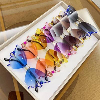 Novos óculos de sol sem moldura de diamante em formato de borboleta para mulheres óculos de sol exagerados de personalidade da moda europeia e americana para festa