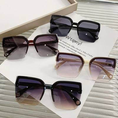 Óculos de sol de tendência de personalidade sem moldura para mulheres com proteção UV Óculos de sol de estilo de rua europeu e americano novos óculos de sol quadrados grandes
