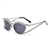 Lunettes de soleil en diamant oeil de chat lunettes de photographie de rue européennes et américaines modèle de célébrité Internet lunettes de soleil de protection solaire en diamant coloré pour femmes  blanc