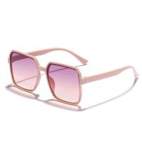 New retro large square frame makes your face look smaller, the same style as the Internet celebrities' sunglasses, essential UV protection sunglasses for women's outdoor wear  Purple