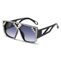 Nuevas gafas de sol con montura grande y diamantes para mujer, gafas de sol con diamantes anti-ultravioleta para playa al aire libre a la moda  Negro