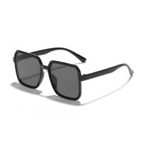 New retro large square frame makes your face look smaller, the same style as the Internet celebrities' sunglasses, essential UV protection sunglasses for women's outdoor wear  Black