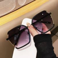Sonnenbrille im koreanischen Stil mit Temperament, Damen-Sonnenblende aus Metall für Reisen, Halbrahmen, rundes Gesicht, Ins-Stil, Street-Shooting, Anti-Ultraviolett-Sonnenbrille  Schwarz