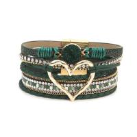 Bracciale bohémien in pelle multistrato di vendita caldo, braccialetto intrecciato a mano, braccialetto a cuore grande in oro per donna  verde