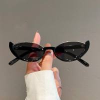 Neue Cat-Eye-Sonnenbrille Europäische und amerikanische Mode Internet-Prominente die gleiche INS-Brille einfache Avantgarde-Sonnenbrille  Schwarz