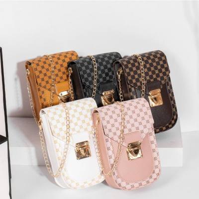 Retro style geometric printed mobile phone bag, trendy and fashionable women's one shoulder crossbody bag, personalized chain bag