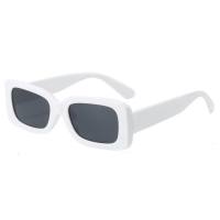نظارات شمسية كبيرة الحجم رائعة للجنسين نظارات شمسية على الموضة مربعة الشكل  أبيض