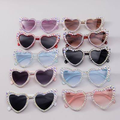 Pfirsichherz-Diamant-Sonnenbrille, unregelmäßige Sonnenbrille, handgefertigte Punktdiamant-Brille, süße Katzenaugen für neue Damen aus Europa und Amerika