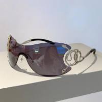 Neue personalisierte, modische, rahmenlose, einteilige Sonnenbrille mit Schlangenbeinen und einem Sinn für Technologie. Lustige Y2K-Sonnenbrille  Grau