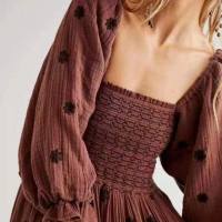 Neues, lässiges Swing-Kleid mit Trompetenärmeln, besticktem quadratischen Kragen und Sonnenblumenmuster für den Herbst  Kaffee