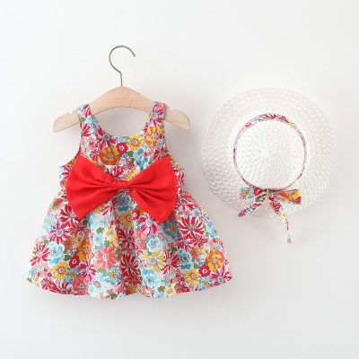 Il grande fiocco floreale sul retro floreale alla moda estiva viene fornito con il cappello