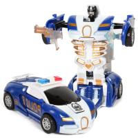 Une voiture de déformation par inertie de collision pour enfants heurte une voiture jouet  Bleu