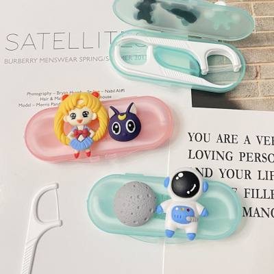 Tragbarer Zahnseide-Stick mit Cartoon-Motiv, süße tragbare Aufbewahrungsbox aus Kunststoff für Zahnseide