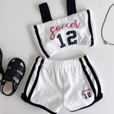 Sommerlicher stylischer Shorts-Sportanzug mit Buchstabenriemen