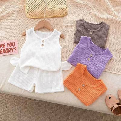 Säuglings- und Kleinkinder-Sommeranzug, einfacher ärmelloser Anzug für männliche und weibliche Babys mit breiten Schultern, zweiteiliger Anzug in Bonbonfarbe