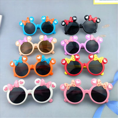 Lindas gafas de sol de dibujos animados para niños.