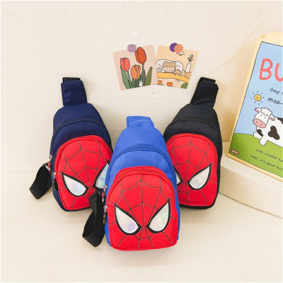 حقيبة صدر للأطفال بتصميم عنكبوت.