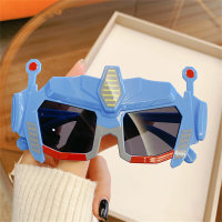 Gafas de sol infantiles con dibujos de coches.  Cielo azul