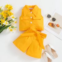 Conjunto de dos piezas, pantalón corto y chaleco de color liso para niña de verano.  Amarillo