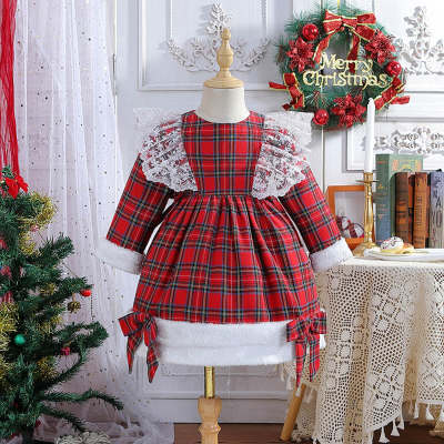 Vestido de manga larga con encaje y patchwork a cuadros navideños para niña pequeña