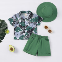 Costume chemise fleurie, manches courtes et short  vert