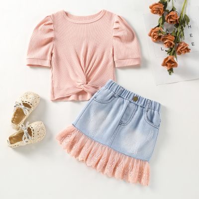 Camiseta y falda de color liso dulce para niña pequeña