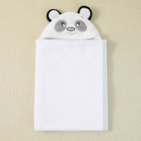 Um pedaço de toalha de banho com capuz em forma de animal para recém-nascidos  Branco