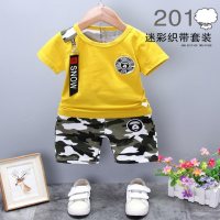 Nuevos trajes de manga corta de estilo coreano de verano para niños, ventas directas de fábrica de dos piezas de camuflaje  Amarillo