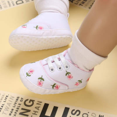 Zapatos de bebé con bordado de flores de bebé