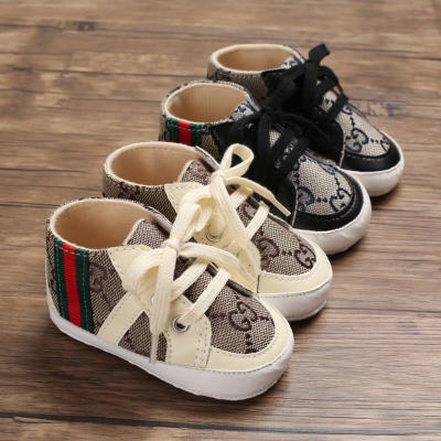 Chaussures de bébé à bout rond et à la mode décontractée
