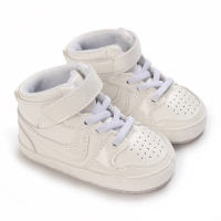 Zapatos deportivos de caña alta para bebé de 0 a 1 año, versátiles y a la moda.  Blanco