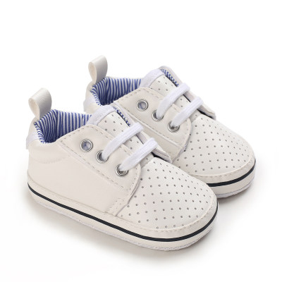 Sapatos de rendas para bebé menino
