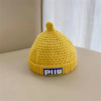 قبعة صوف بنمط الحروف بلون سادة للأطفال  أصفر