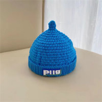 قبعة صوف بنمط الحروف بلون سادة للأطفال  أزرق