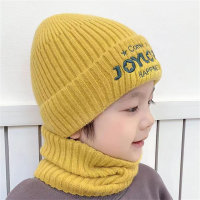 قبعة محبوكة بأحرف ملونة للأطفال مكونة من قطعتين  أصفر