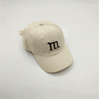 قبعة كرتونية مطرزة بحرف M للأطفال   البيج