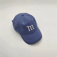 قبعة كرتونية مطرزة بحرف M للأطفال  أزرق