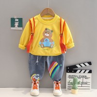 T-shirt a maniche lunghe stampata con orso da bambino in 2 pezzi e pantaloni in denim con decorazioni arcobaleno  Giallo