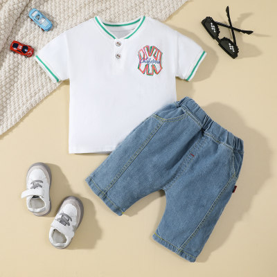 Camiseta y pantalones cortos de mezclilla con estampado de letras de color sólido de algodón puro para niños pequeños de 2 piezas