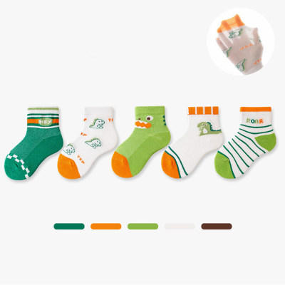 Cinco pares: calcetines de tubo medio transpirables de malla de dinosaurio verde de dibujos animados finos de verano para niños