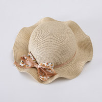 قبعة صيفية للأطفال من القش على شكل فيونكة مزخرفة بالزهور على الشاطئ  كاكي