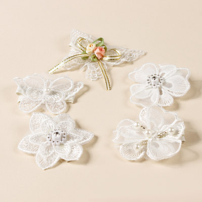 Diadema infantil con horquilla y flor de perla y mariposa bordada