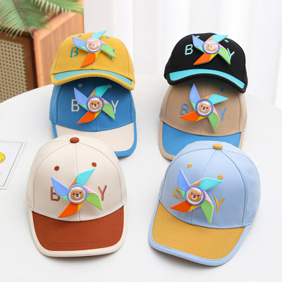 Gorra de protección solar a juego de colores de molino de viento pequeño de primavera y otoño para niños