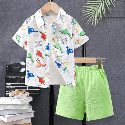 Conjunto de camisa y pantalones cortos con estampado integral de dinosaurio con solapa de manga corta informal para niños
