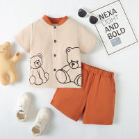Camisa de manga corta con cuello alto estampado de oso para niño pequeño de 2 piezas y pantalones cortos de color sólido  marrón