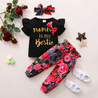 T-shirt a maniche corte in 3 pezzi per bambina stampata con motivo bowknot e pantaloni stampati a fiori e copricapo coordinato