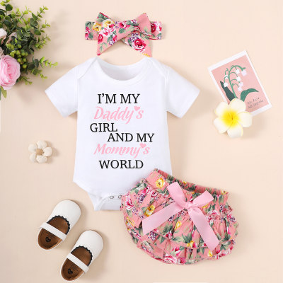 Bebé niña 3 piezas Body con estampado de letras, pantalones cortos florales y diadema