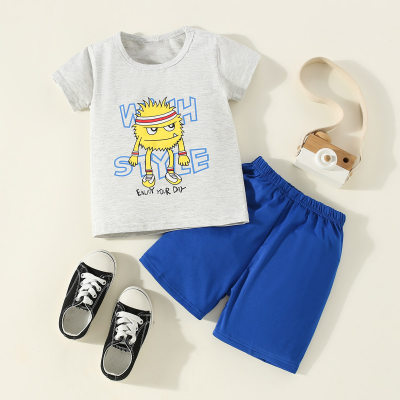 Camiseta con estampado de letras y dibujos animados para niños pequeños de 2 piezas y pantalones cortos de color sólido